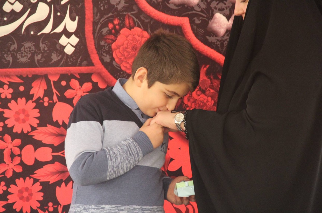 پاسداشت مقام مادر